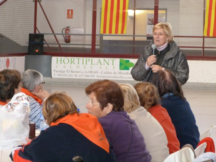 L'alcaldessa, Teresa Padrós, va saludar els participants al Pavelló Municipal Maria Víctor
