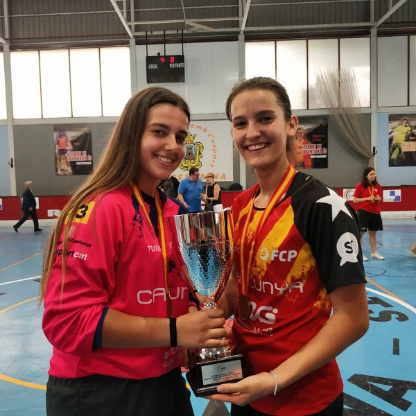 Júlia Vilarrassa i Mariona Colomer amb el títol de Campiones d'Espanya