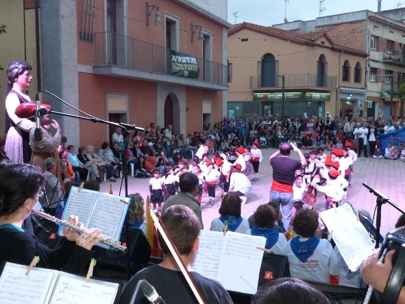 Actuacions i balls a la plaça de la Vila, Sant Joan 2013.