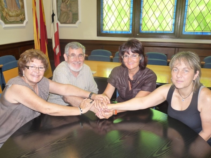 Carme Rubí, regidoria de Serveis Socials; Josep Guerrero, Amics del Tren; Mercè Pla, Alcaldessa; i Isabel Cervera, ADISPAP