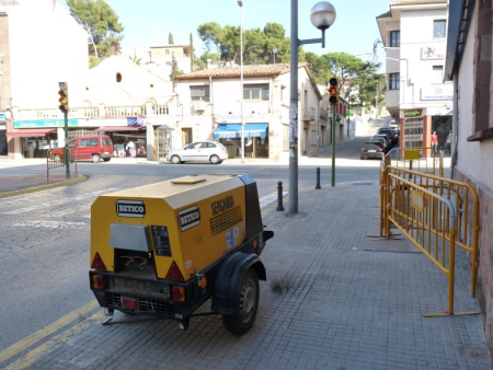 Un dels semàfors que ha estat avariat, vist des del pg. de la Carrerada