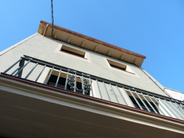 Façana al carrer Anselm Clave de l'edifici municipal