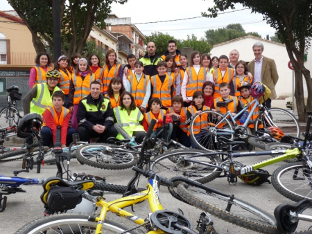Un grup dels escolars en una classe de circulació en bicicleta durant el curs passat