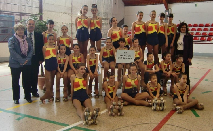 Equip del CP Palau de Plegamans amb l'Alcaldessa, Mercè Pla, el regidor Albert Font i la regidora Carme Rubí