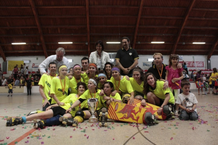 L'equip amb l'Alcaldessa i el regidor d'Esports. Imatge: HC Palau de Plegamans