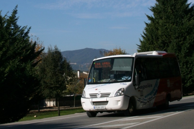 El bus urbà al seu pas per l'av. Catalunya