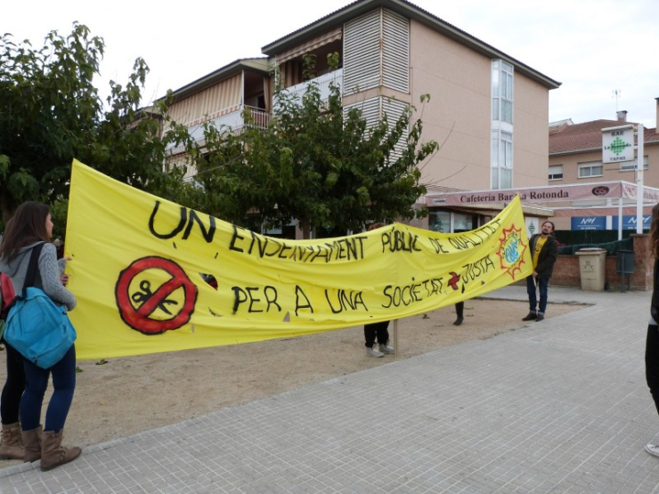 121113 cadenahumana pancarta1