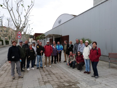 Teresa Padrós i Miquel Rovira, amb el grup d'excursionistes