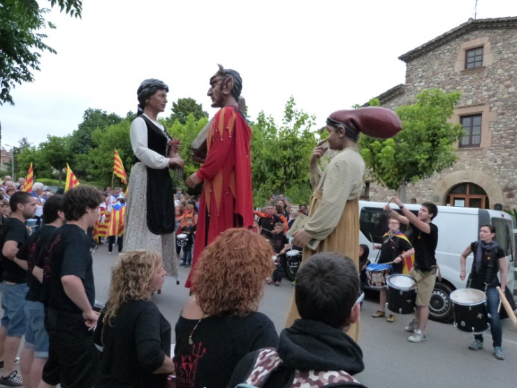 130625 santjoan cercavilaflama gegants tabalauencs