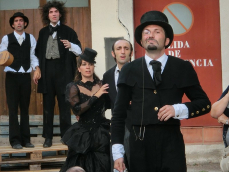 Per als grans artistes no importa com és l'escenari.
