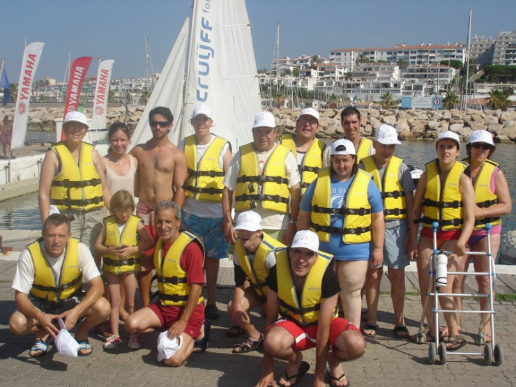 El grup de palauencs que van gaudir de la vela adaptada a Sitges