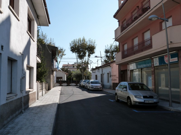 Al carrer Padró s'hi ha renovat l'asfalt i la senyalització horitzontal, s'han fet noves voreres accessibles i s'ha millorat l'enllumenat públic.