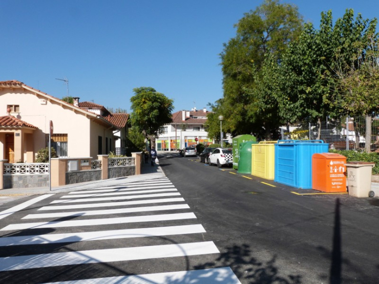 Sota el carrer Padró s'ha renovat el clavegueram, s'ha asfaltat i pintat de nou la senyalització.