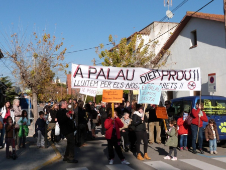 Els manifestants, amb lema 'A Palau diem 'Prou!'