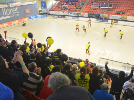 Copa de la Reina 2014. La grada palauenca no va deixar d'animar en tot el partit. Imatge cedida per David Serra, de l'HC Palau de Plegamans.