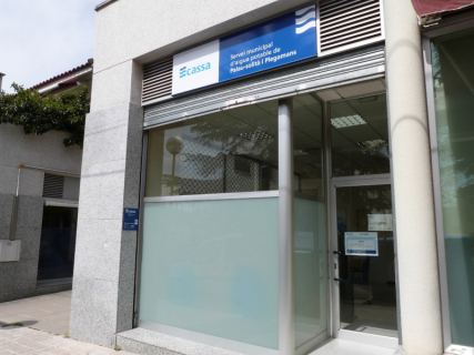 CASSA té una oficina al número 16 del carrer Barcelona, a Palau-solità i Plegamans.