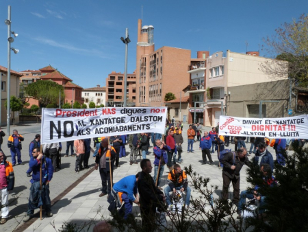 Concentració de suport als treballdors/es d'Alstom davant l'Ajuntament de Santa Perpètua de Mogoda.