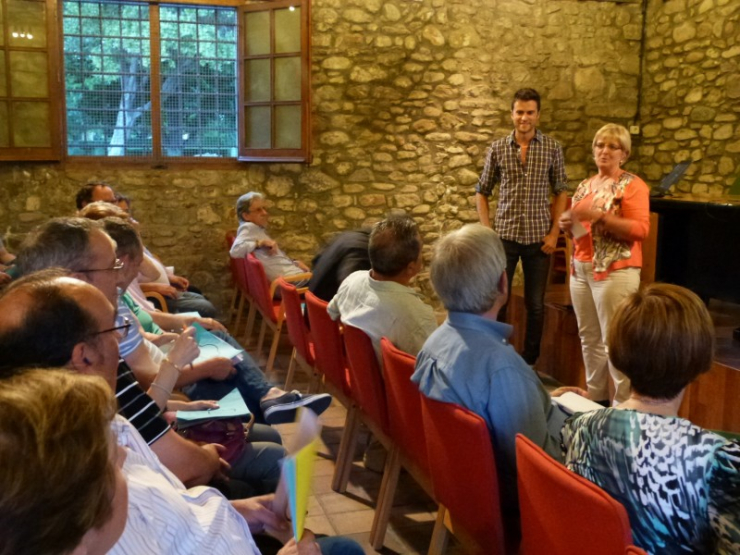 Eloi Cordomí, amb l'Alcaldessa Teresa Padrós, en la xerrada que va oferir el meteoròleg a Can Cortès.
