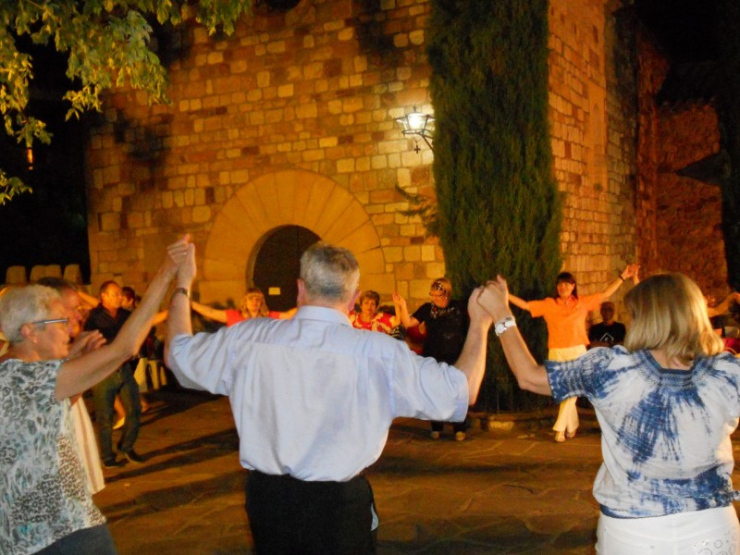 Ballada de sardanes a la festa de Sant Pere de la Sagrera.