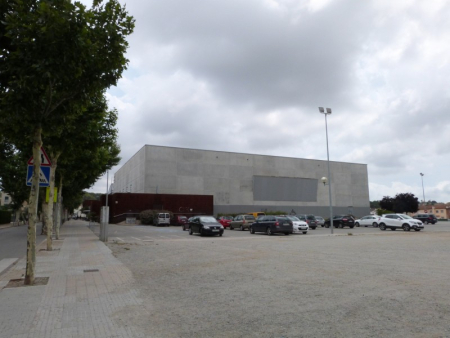 La nova pista s'emplaçarà al costat de la nau nova del pavelló d'esports, encarada al passeig de la Carrerada.