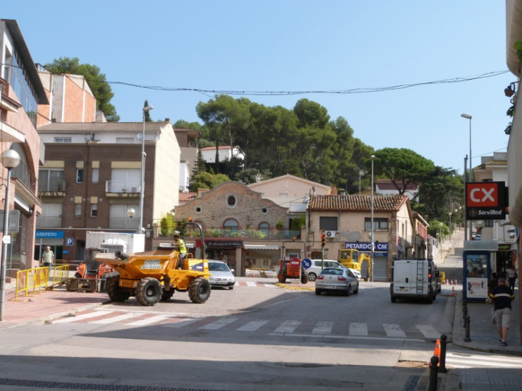 Maquinària pesada al passeig de la Carrerada.