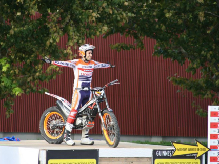 Toni Bou, al XIV Trial Indoor Palau. Imatge extreta de la pàgina de facebook 'Som Palauencs'.