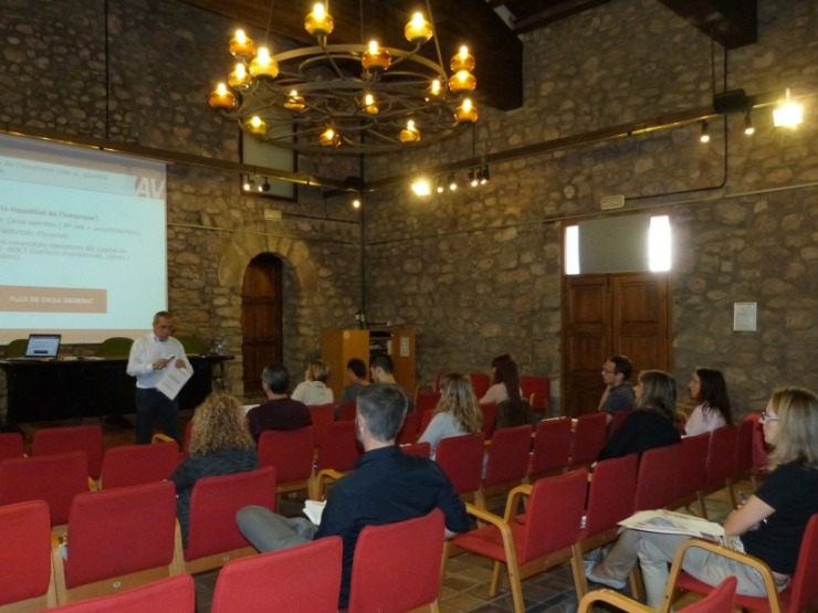 Primera sessió del curs de gestió financera i negociació bancària, organitzat per Palau Avança.