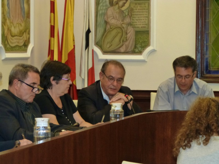 Joan Segrelles, Tinent d'Alcaldia d'Economia i Règim Intern, exposa al Ple Municipal la proposta d'ordenances fiscals per a l'exercici 2015.
