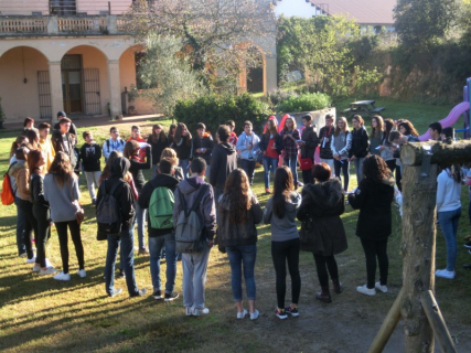 Activitats de grup en la trobada de representants escolars organitzada per l'Ajuntament.
