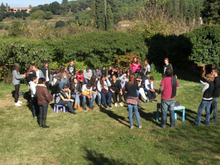 Activitats de grup en la trobada de representants escolars organitzada per l'Ajuntament.