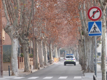 Patrulla de la Policia Local al passeig de la Carrerada.
