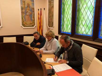 D'esquerra a dreta: Miquel Rovira, Teresa Padrós i Jordi Bachs en la signatura del conveni d'enguany.