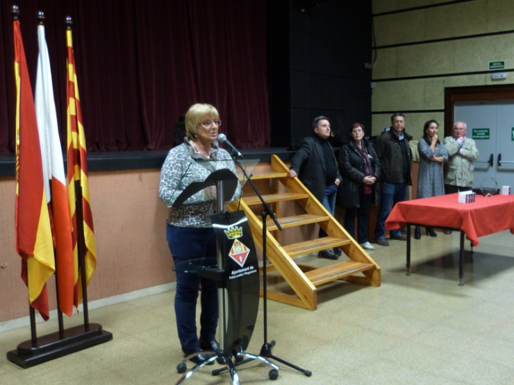L'Alcaldessa i els regidors i regidores presents en l'acte de felicitació.