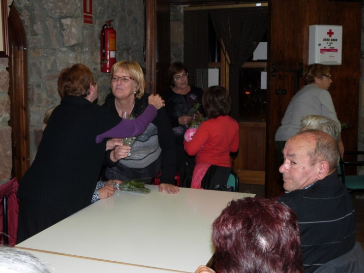 L'Alcaldessa va saludar totes les persones presents al Casal de la Gent Gran.