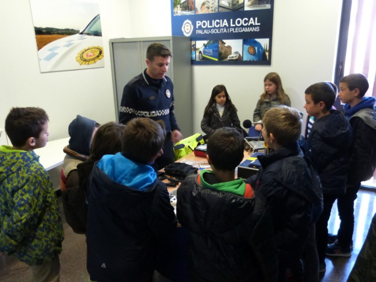 Visita a la Comissaria i el Jutjat de Pau d'alumnes de 4t de primària.