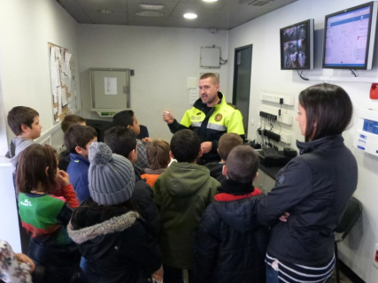 Visita a la Comissaria i el Jutjat de Pau d'alumnes de 4t de primària.