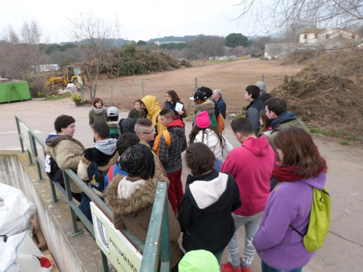 Visita a les diferents seccions de la Deixalleria.