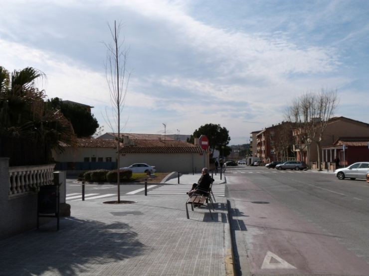 La plaça de Lluís Companys, més accessible, més segura i amb millores a l'espai urbà.