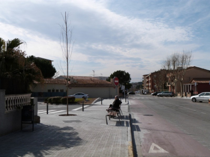 La plaça de Lluís Companys, més accessible, més segura i amb millores a l'espai urbà.