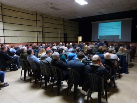 La Sala Polivalent, plena de representants d'entitats que van acudir a la xerrada del 17 de març sobre subvencions i fiscalitat.