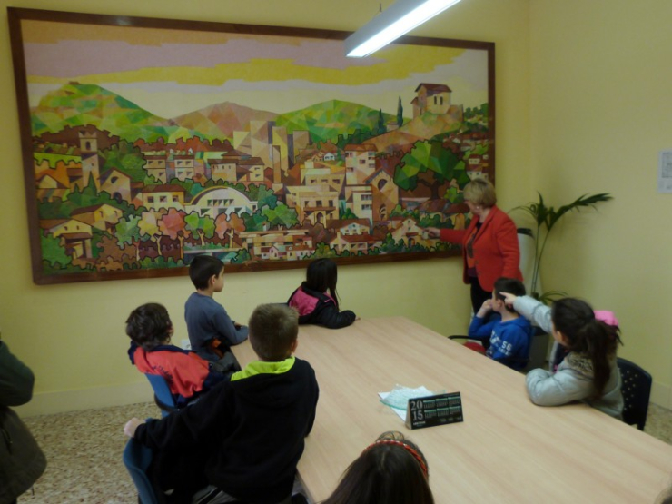 Visita d'alumnes de l'Escola Can Cladellas a l'Ajuntament.