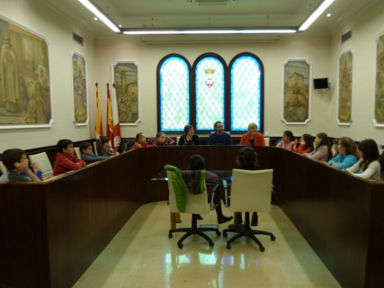 Visita d'alumnes de l'Escola Can Cladellas a l'Ajuntament.