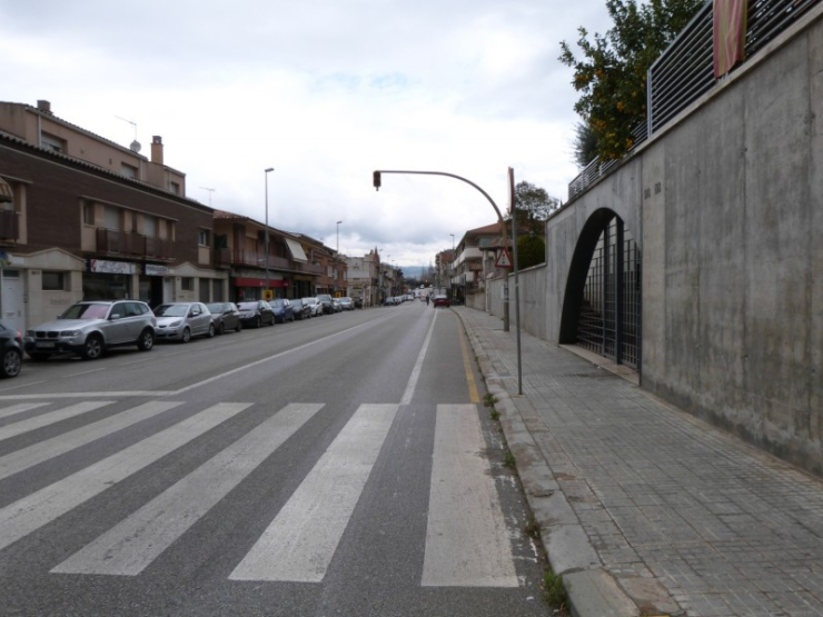 A la dreta, tram de l'avinguda Catalunya on es creen onze noves places d'aparcament.