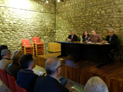 M. Alimbau, M. Cañadó, F. Paredes i T. Castells presenten el llibre 'Història de l'Ajuntament de Palau-solità i Plegamans, 1697-2014'.