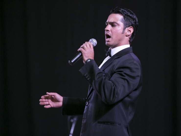 El cantant Mario Luis de la Vega en la Festa de la Gent Gran. Imatge presa per Miquel Monfort per encàrrec de l'Ajuntament de Palau-solità i Plegamans.