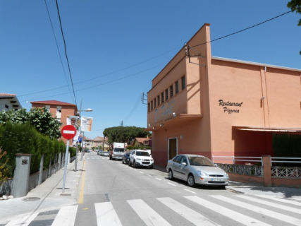 La línia d'aparcament passarà al costat esquerre de la imatge, al tram de Dom Bosco comprès entre els carrers Sant Miquel i Barcelona.