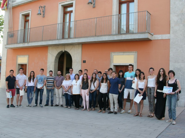 Guardonats al 13è Certamen Minerva, autoritats dels municipis i professors.
