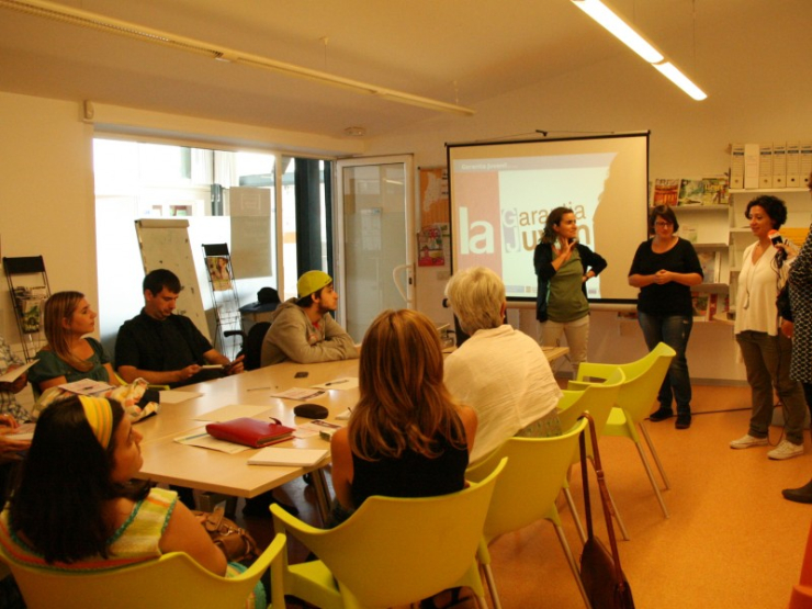 Benvinguda als assistents en la presentació de la Garantia Juvenil.