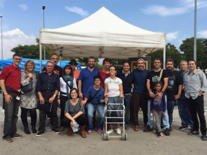 Bona part de l'equip que fa possible Ràdio Palau, en un progrma especial des del mercat setmanal.