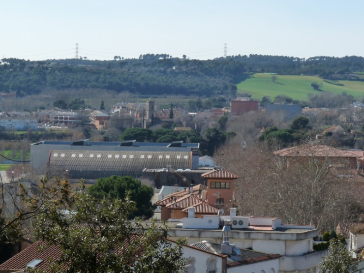 Panoràmica parcial del centre de Palau-solità i Plegamans, amb la Sagrera al fons.